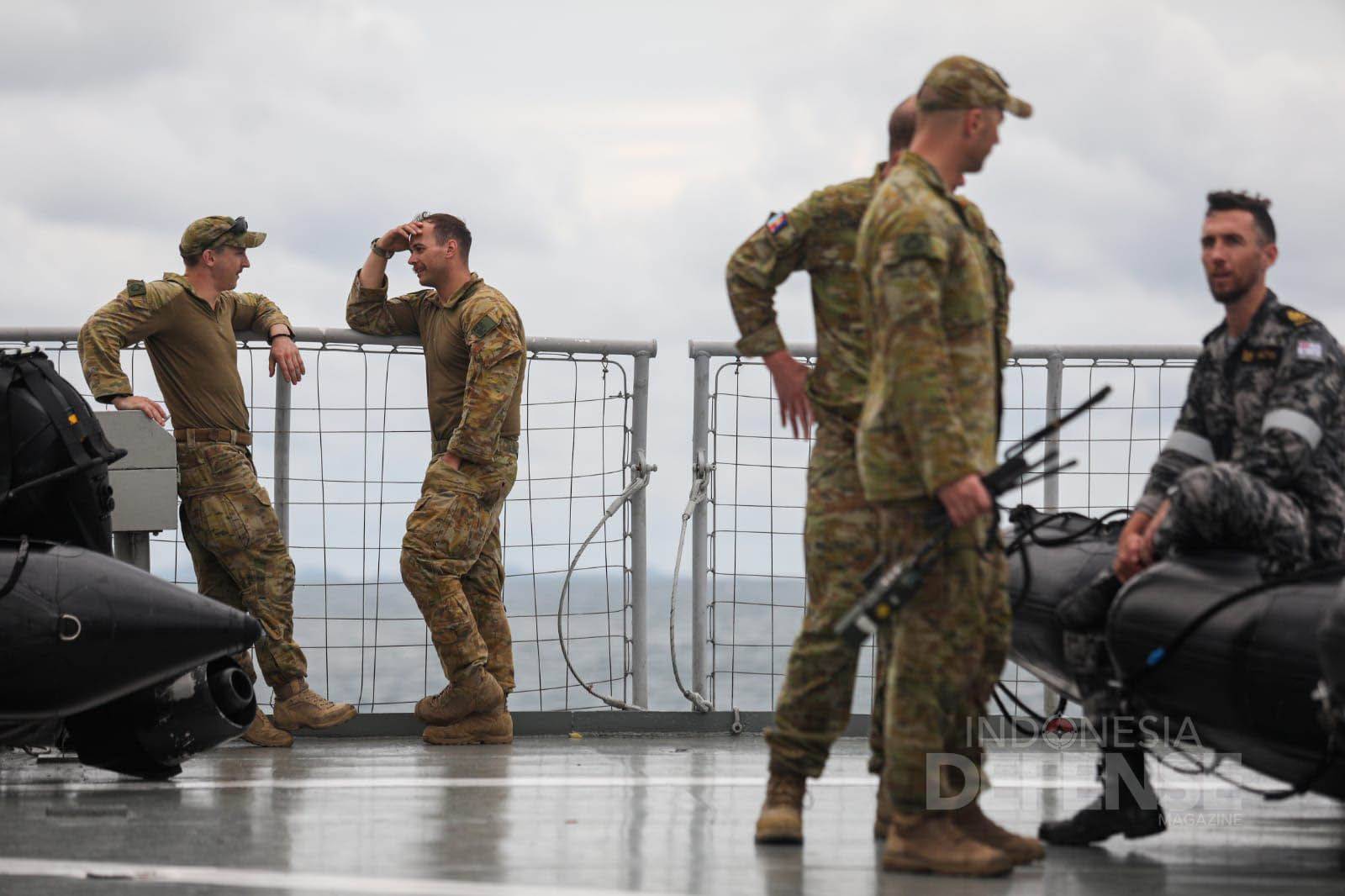 Pasukan Australia Defense Force (ADF) Tiba di KRI Banjarmasin ...