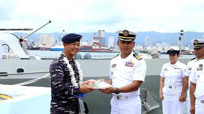 Satgas MTA Philindo-23 KRI Sampari dan KRI Hiu Tiba di Filipina ...