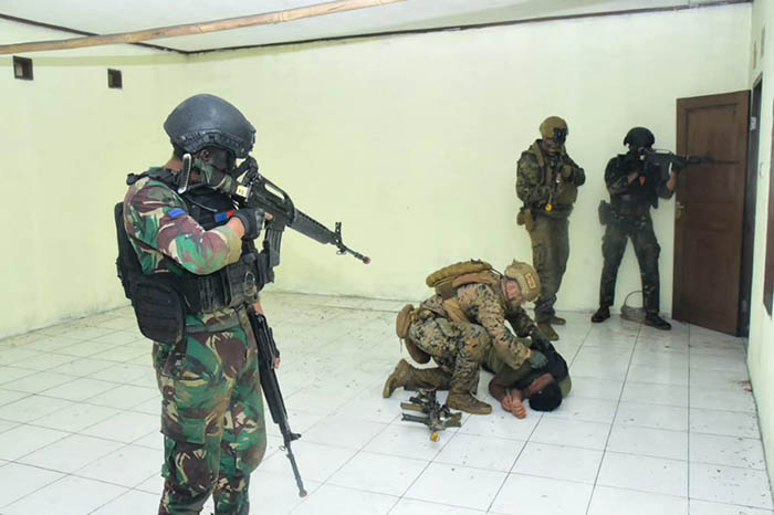 Duet Tempur Pasukan Marinir TNI AL dan AS Lumpuhkan Sasaran Raid ...