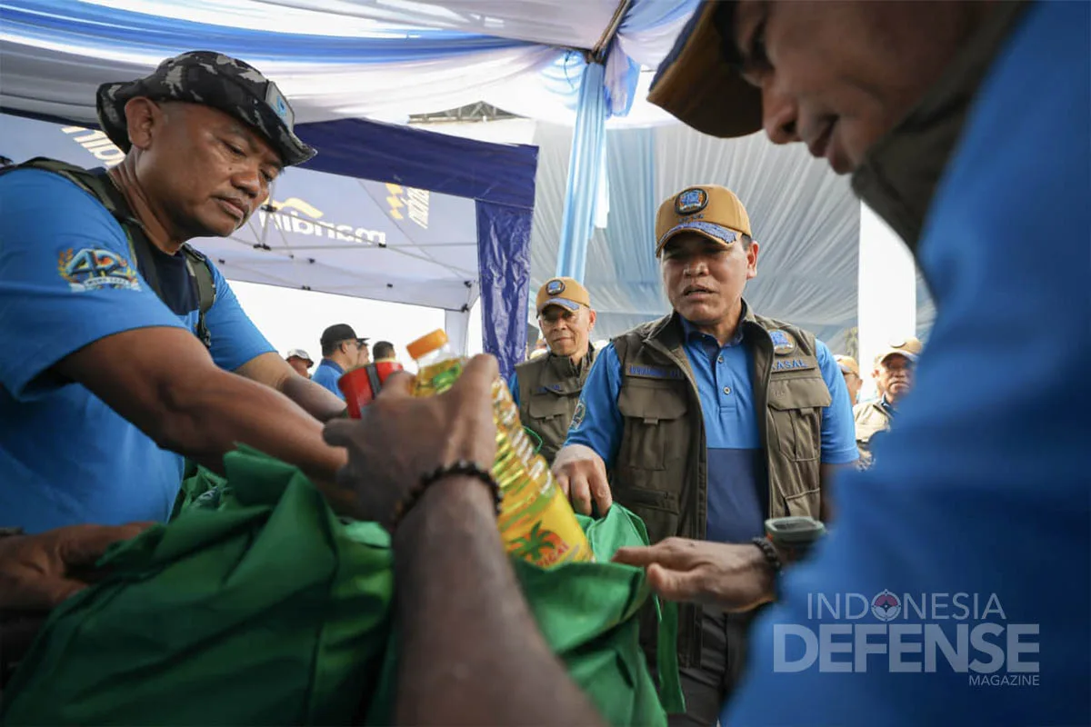 Warga Serbu Kegiatan Bakti Sosial dan Kesehatan Gratis TNI AL di ...