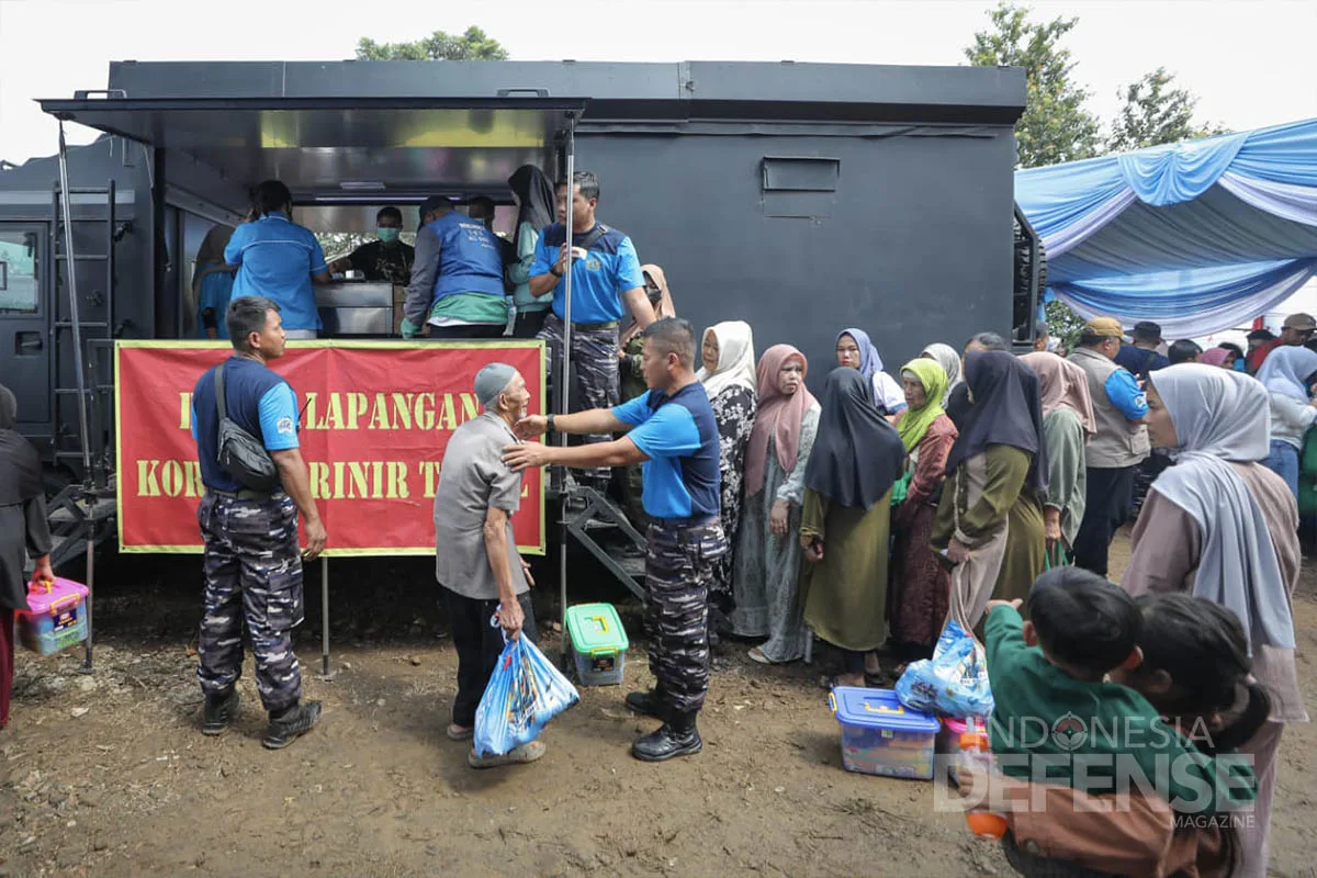 Warga Serbu Kegiatan Bakti Sosial dan Kesehatan Gratis TNI AL di ...