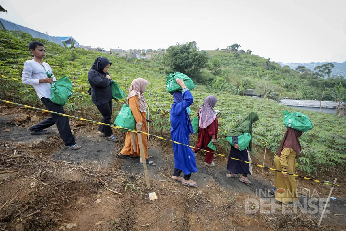 Warga Serbu Kegiatan Bakti Sosial dan Kesehatan Gratis TNI AL di ...